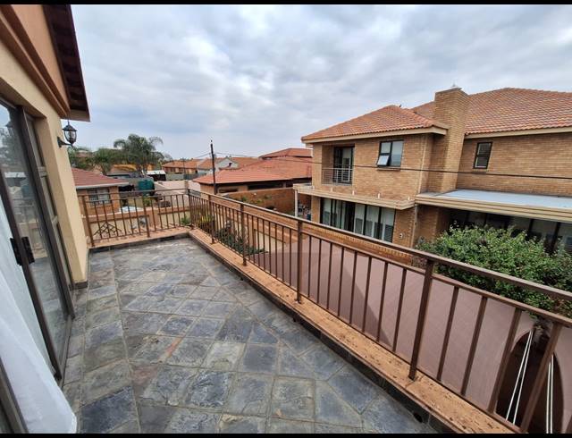 4 BEDROOM HOUSE FOR SALE IN VANDERBIJLPARK SE 8